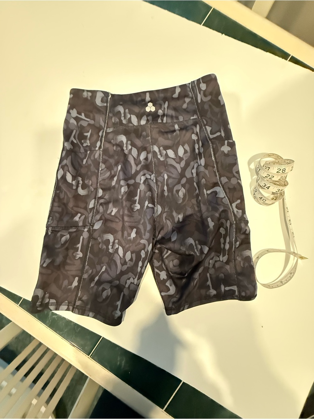 TEK GEAR WOMENS BLACK CAMO BIKE SHORTS SIZE MEDIUM - Picture 4 of 4